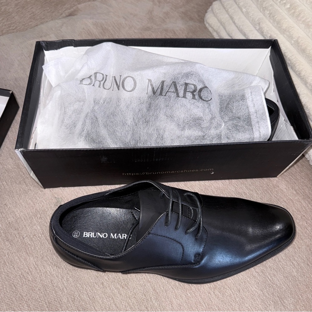 Sleek Black Leather Oxfords for Formal Occasions